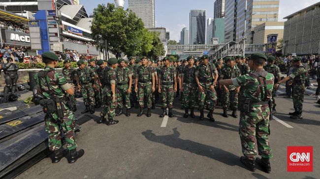 Istri Unggah 'Rezim Tumbang', Anggota TNI AD Ditahan 14 Hari