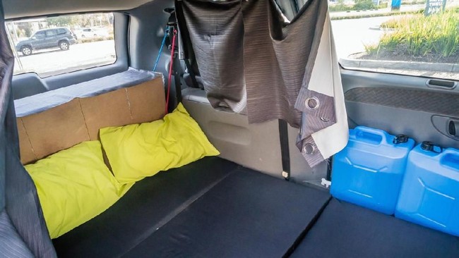 Meski Tidak Ditilang, Jangan Gelar Tikar/Kasur Di Mobil Saat Mudik, Bisa Bahaya Lho