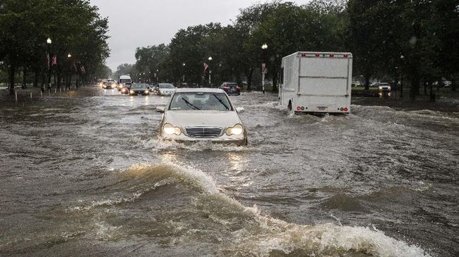 banjir-di-inggris-utara-warga-dievakuasi--jalur-trem-lumpuh