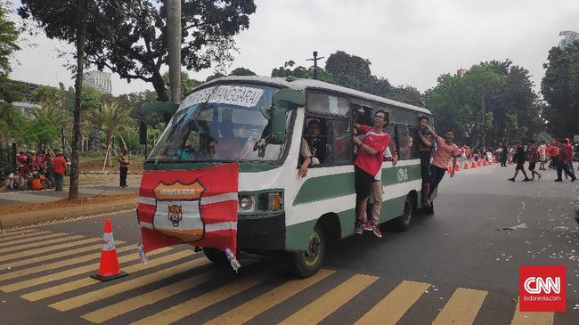 Polisi Tangkap 65 Suporter Persija Konvoi Kemenangan di HI