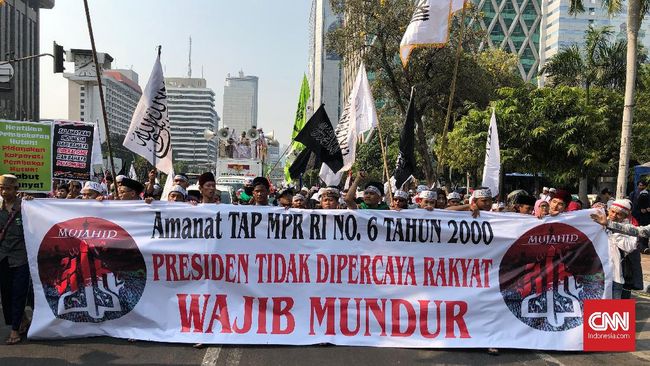 Berbendera Tauhid, Massa Aksi Mujahid 212 Berarak ke Istana