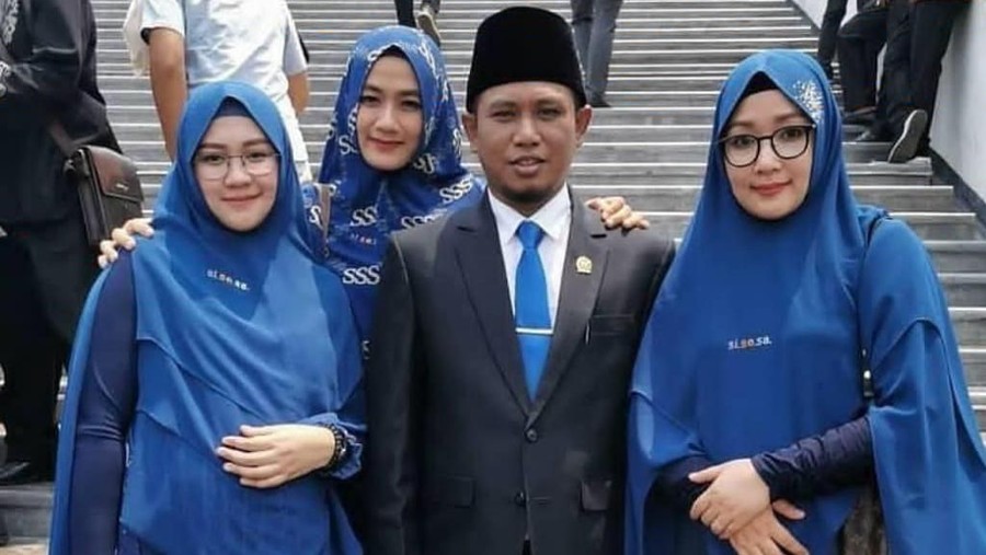 Kendalikan Birahi Jadi Alasan Lora Fadil Berpoligami