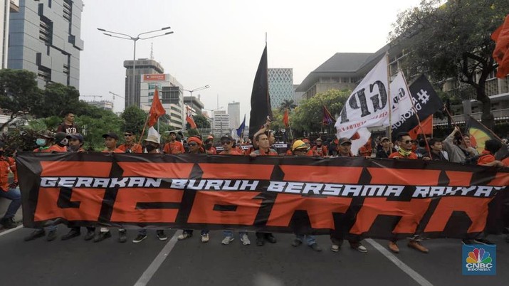 Hey Penguasa! Buruh Bersatu Tolak Upah per Jam