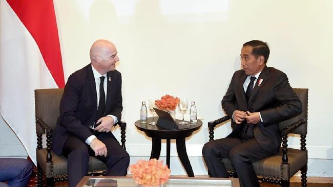 Menpora: Jokowi Akan Bentuk Tim Baru Bantu FIFA di Indonesia