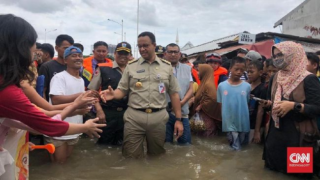 Anies Belum Pikirkan Pencegahan Banjir: Evakuasi Warga Dulu