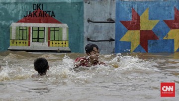 Bahayanya Bermain Air Banjir, DB Hingga Leptospirosis Mengintai!