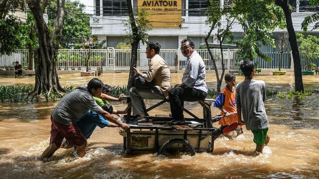 sidang-gugatan-banjir-warga-ke-anies-ditunda-karena-banjir