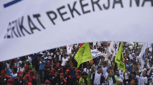 dirumahkan-paksa-dua-karyawan-portal-berita-vivacoid-melawan
