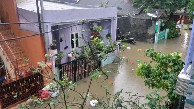Netizen Ramaikan #Banjir: Pak Anies Kirim Pompa