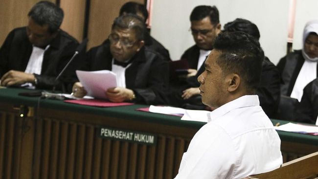 Penyiram Air Keras Novel Divonis 2 dan 1,5 Tahun Penjara