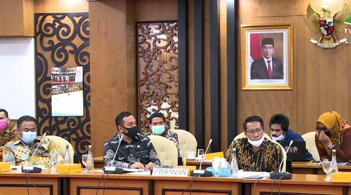 bola-panas-ruu-omnibus-law-di-tengah-pandemi-corona