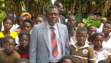 tutup-usia-tokoh-poligami-angola-meninggalkan-42-istri-156-anak-dan-250-cucu