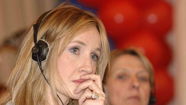 beri-dukungan-untuk-salman-rushdie-jk-rowling-diancam-dibunuh