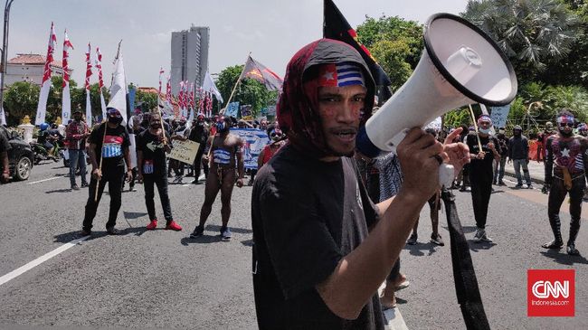 Viral Video Polisi Malang Ancam Mahasiswa Papua