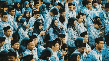 PNS Sulsel Wajib Baca Quran dan Salat Jamaah, Berhenti Kerja Kala Azan