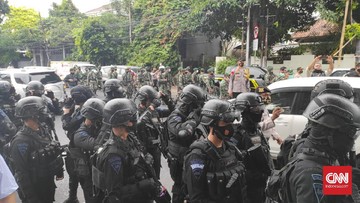 Pasukan TNI-Polri Datangi Markas FPI di Petamburan