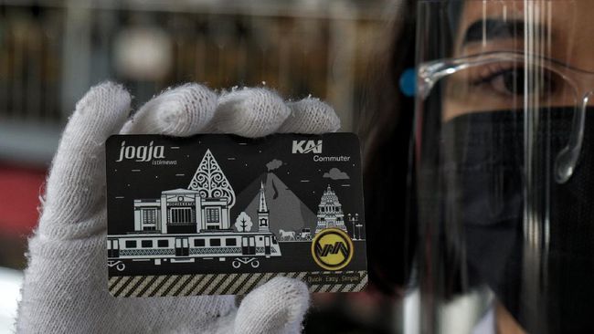 Jokowi Resmikan Operasional KRL Yogya-Solo