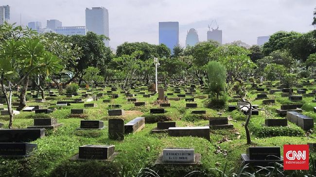 tiga-nama-satu-nisan-alarm-krisis-lahan-makam-di-jakarta
