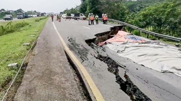 Kacau! Tol Cipali Ambles Ditambah Pantura Banjir, Ini Efeknya