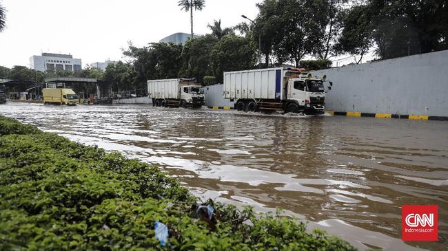 tol-tangerang-merak-banjir-1-meter-lalu-lintas-lumpuh