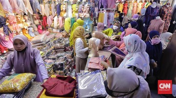 Jelang Lebaran, Tanah Abang Padat Pengunjung dan Abai Prokes