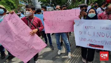 Pria Diduga Paspampres Usir Wartawan Hendak Wawancara Bobby