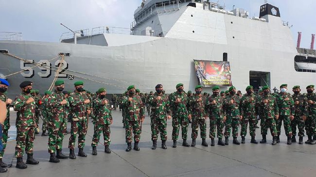 kri-banjarmasin-angkut-400-personel-pasukan-setan-ke-papua