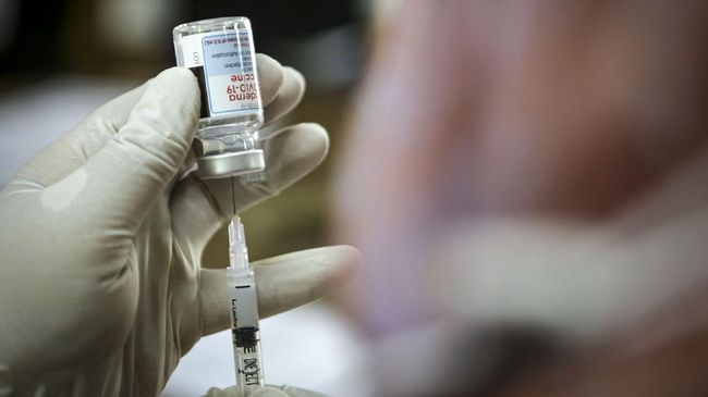 LaporCovid: Ada Laporan Booster Vaksin untuk Keluarga Pejabat