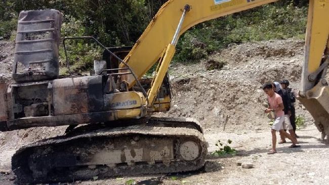 kkb-bakar-alat-berat-di-pegunungan-bintang-papua