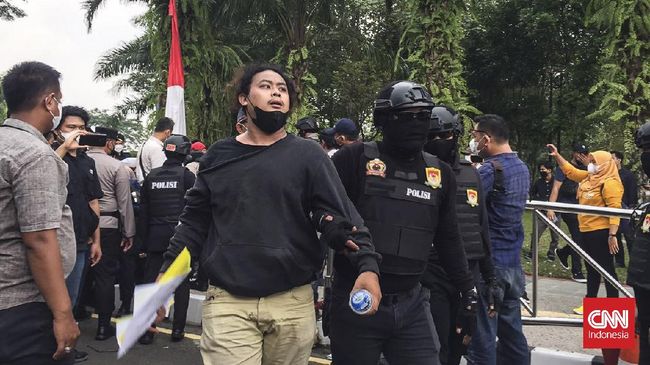  Kapolresta Tangerang Sebut Polisi Refleks Banting Mahasiswa