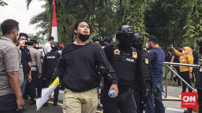 Kapolresta Tangerang Sebut Polisi Refleks Banting Mahasiswa
