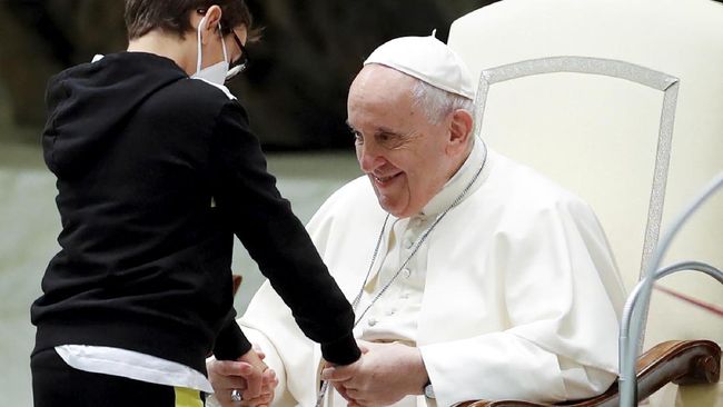 kronologi-timbul-rumor-rencana-paus-fransiskus-mundur