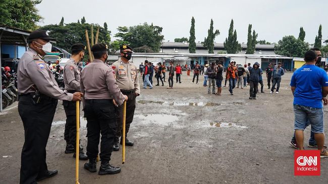 polisi-bubarkan-massa-pp-bawa-pentungan-di-lahan-pemkot-semarang