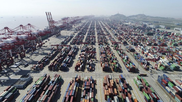 kiamat-kontainer-serius-pabrik-pabrik-furnitur-bertumbangan