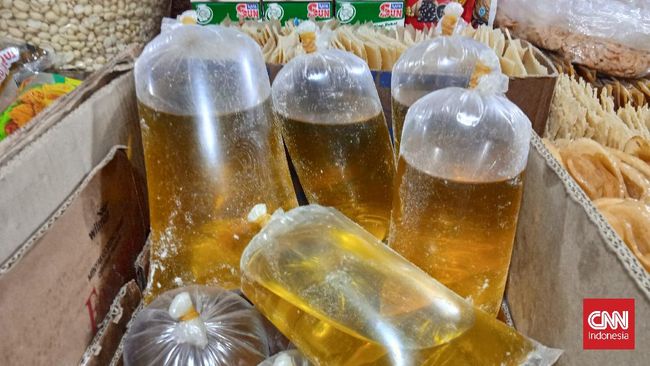 Pemerintah Cabut Subsidi Minyak Goreng Curah Hari Ini
