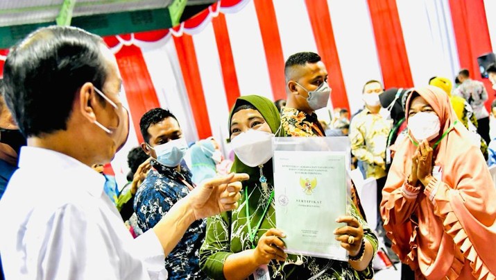 Jokowi Kaget, Warga Punya Tanah Lebih Luas dari Miliknya