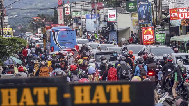 Anggota DPR Terjebak Macet Horor Puncak, Minta PUPR Bangun Flyover
