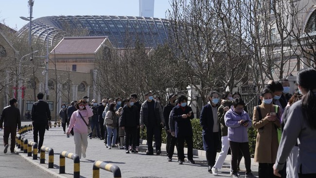 covid-china-menggila-kasus-rekor-5000-10-kota-lockdown