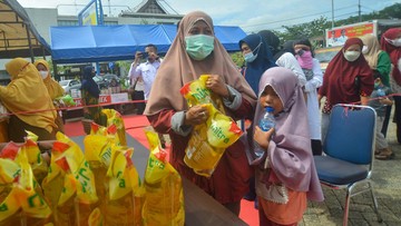 Polisi Segel Gudang Minyak Goreng Merek 'Wasilah 212' di Depok