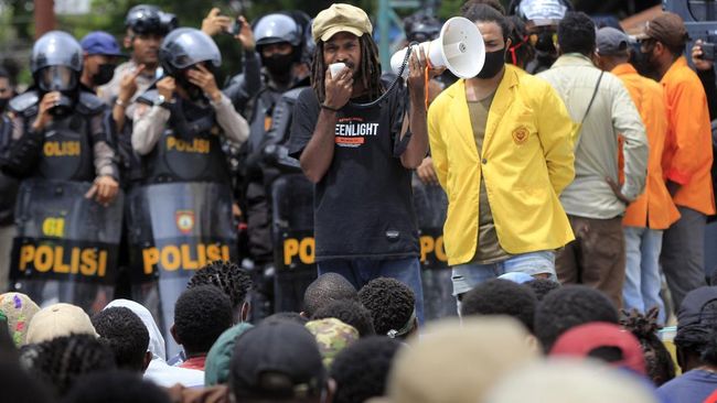 Mahasiswa Uncen Diduga Tertembak Peluru Karet Saat Demo Tolak DOB Papua