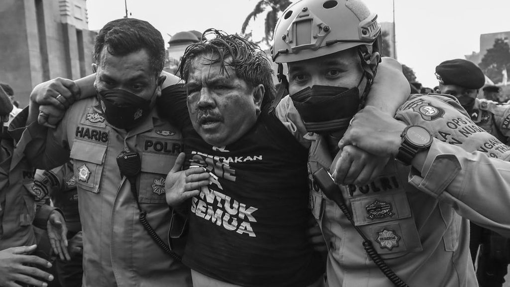 Dosen UGM Sebut Bercanda Posting Olok-olok Ade Armando