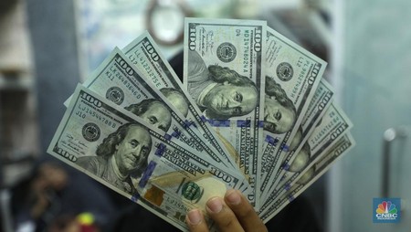 Rupiah Ambruk, Ada Bank Sudah Jual Dolar AS Rp16.400