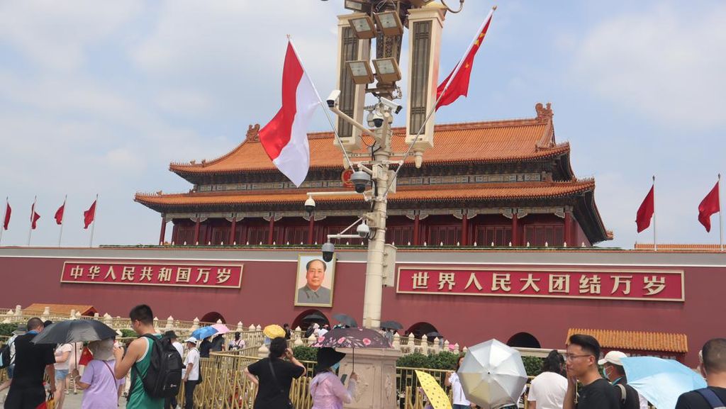 Langka, Merah Putih Berkibar di Tiananmen Beijing Sambut Jokowi