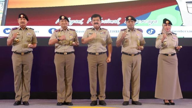 Seragam PNS ATR/BPN Kini Pakai Baret dan Tongkat Komando