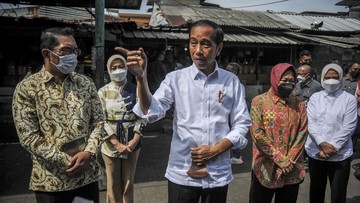 Viral Pedagang di Bandung Terima Amplop Kosong Jokowi, Istana Bereaksi