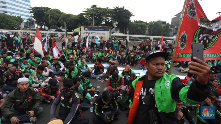 Ribuan Driver Ojol Demo Siang Ini, Netizen Ramai Lapor Susah Order