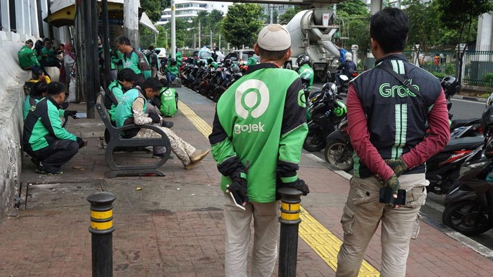 Benarkah Krisis Ojol Hantam Gojek-Grab? Ini Kata Para Driver