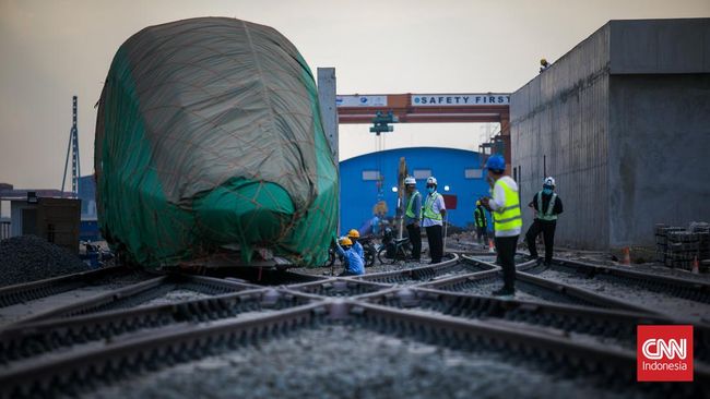 Luhut Pastikan Jokowi dan Xi Jinping Uji Coba Kereta Cepat 16 November