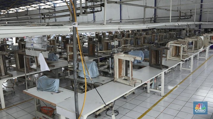 Awas PHK Massal Meluas! Sektor Manufaktur RI Nyaris Kontraksi