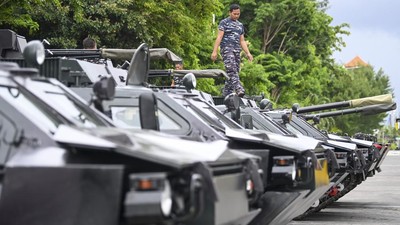 Sri Mulyani Gratiskan Pajak Impor Senjata, Amunisi, Tank Hingga Panser